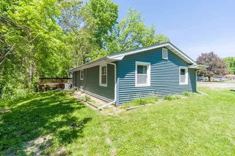 Exterior - 427 14th Ave, Silvis, IL 61282 photo 3 of 6