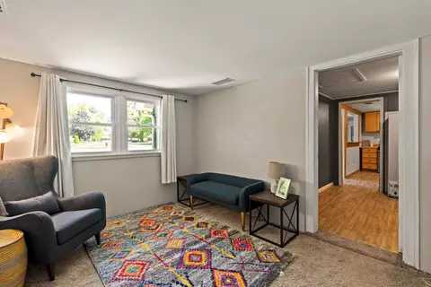 Living - 427 14th Ave, Silvis, IL 61282 photo 4 of 4
