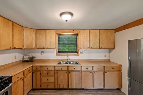 Kitchen - 427 14th Ave, Silvis, IL 61282 photo 2 of 4