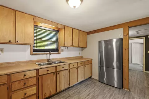 Kitchen - 427 14th Ave, Silvis, IL 61282 photo 3 of 4