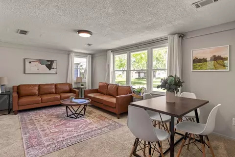 Living - 427 14th Ave, Silvis, IL 61282 photo 1 of 4