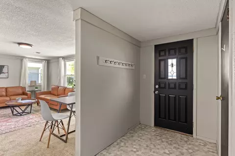 Entry Way - 427 14th Ave, Silvis, IL 61282 photo 1 of 3