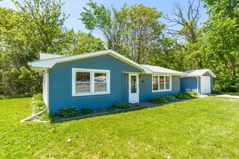 Exterior - 427 14th Ave, Silvis, IL 61282 photo 2 of 6