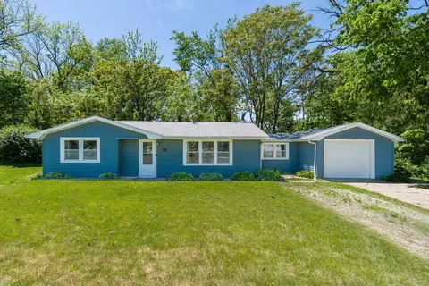 427 14th Ave, Silvis, IL 61282