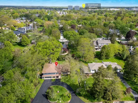 View/Area - 629 W Elm St, Wheaton, IL 60189 photo 3 of 5