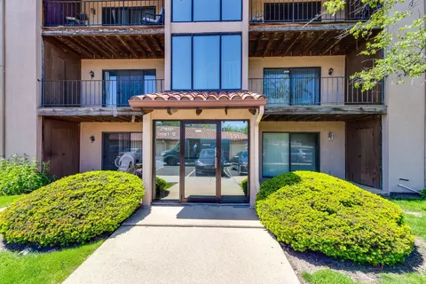 21 W581 North Ave #5, Lombard, IL 60148