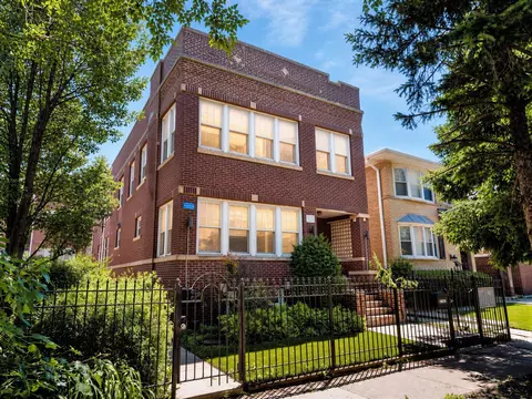 4819 W Cornelia Ave, Chicago, IL 60641