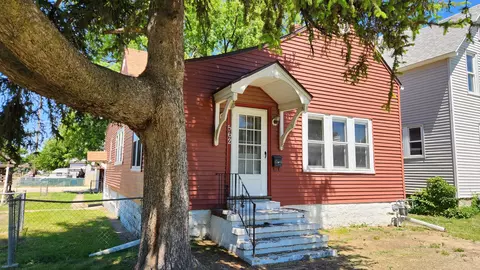 562 7 Ave S, Clinton, IA 52732