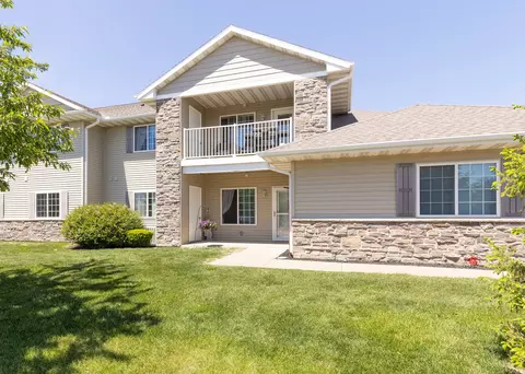 240 E Franklin St #204, Eldridge, IA 52748