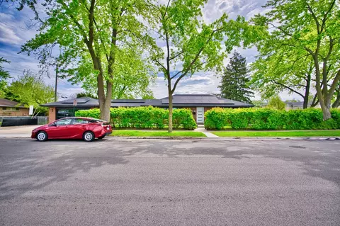 7135 Laramie Ave, Skokie, IL 60077