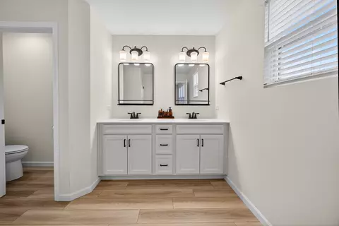 Bath - 12740 S Nicholas Dr, Plainfield, IL 60585 photo 2 of 4