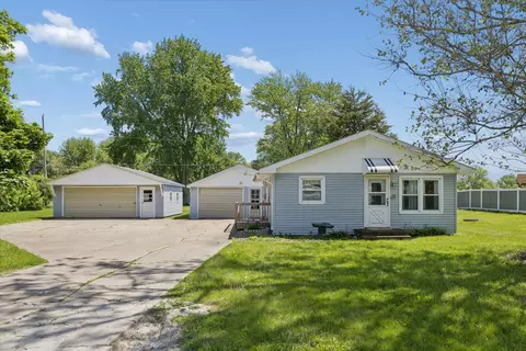 4368 9th St, East Moline, IL 61244