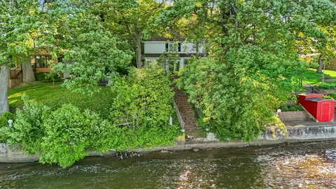 1308 Old Bay Rd, Johnsburg, IL 60051