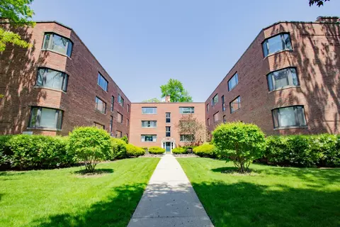 2611 Central St #3, Evanston, IL 60201