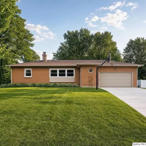5128 Ri Dora Dr, Quincy, IL 62305