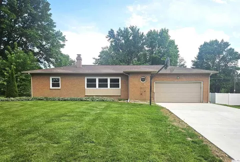 5128 Ri Dora Dr, Quincy, IL 62305
