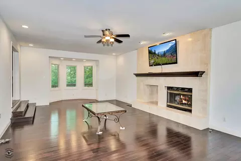 Living - 2471 Girard Turn, Kankakee, IL 60901 photo 3 of 6
