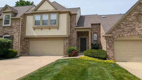 233 Lorraine Cir, Bloomingdale, IL 60108