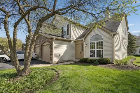 6763 Roanoake Ct, Gurnee, IL 60031