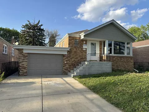2608 W 97th St, Evergreen Park, IL 60805