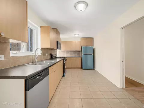 Kitchen - 7516 N California Ave, Chicago, IL 60645 photo 2 of 3