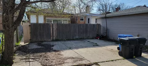 Exterior - 7516 N California Ave, Chicago, IL 60645 photo 3 of 3