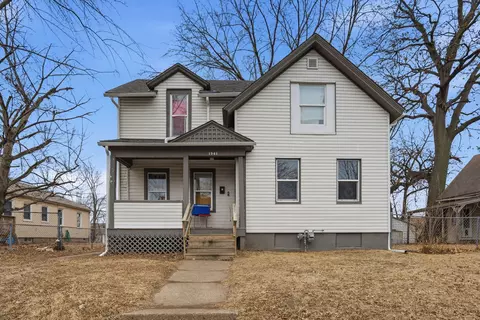 1941 Dixwell St, Davenport, IA 52802