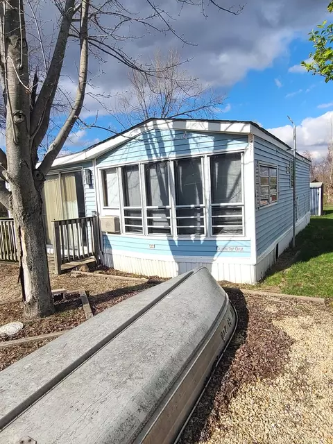 28142 Woodhaven, Sublette, IL 61367