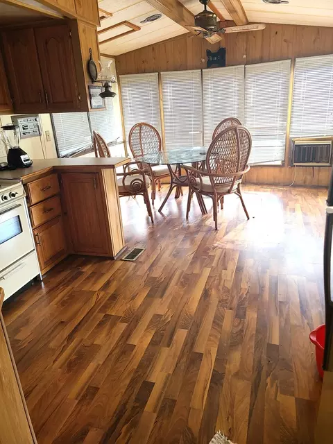 28142 Woodhaven, Sublette, IL 61367 photo 9