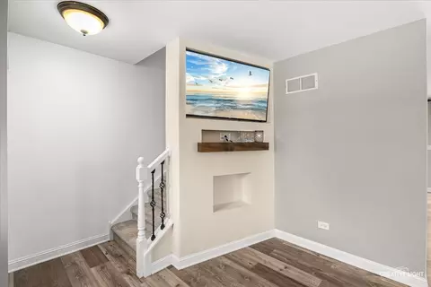 Entry Way - 352 Coneflower Dr, Minooka, IL 60447 photo 1 of 2