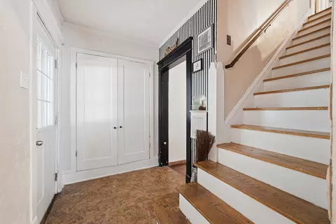 Entry Way - 627 E Main St, Ottawa, IL 61350 photo 1 of 2
