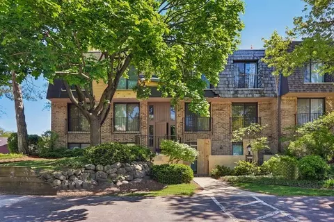 1712 Northfield Sq #F, Northfield, IL 60093