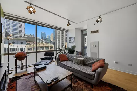 Living - 8 E Randolph St #1506, Chicago, IL 60601 photo 2 of 5