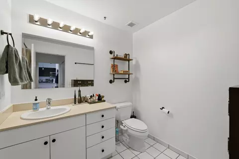 Bath - 8 E Randolph St #1506, Chicago, IL 60601 photo 1 of 2