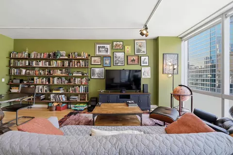 Living - 8 E Randolph St #1506, Chicago, IL 60601 photo 4 of 5