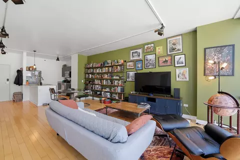 Living - 8 E Randolph St #1506, Chicago, IL 60601 photo 5 of 5