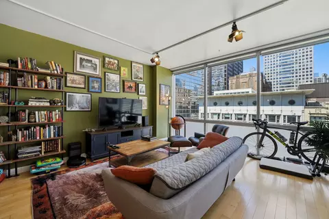 Living - 8 E Randolph St #1506, Chicago, IL 60601 photo 3 of 5