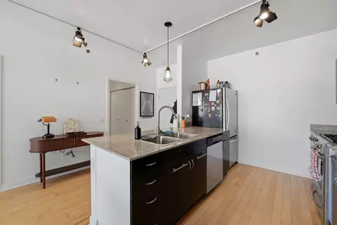 Kitchen - 8 E Randolph St #1506, Chicago, IL 60601 photo 3 of 4