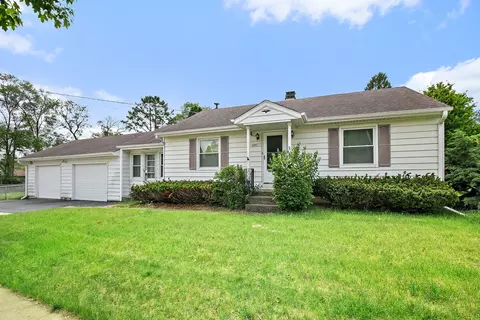 209 Beach Dr, Algonquin, IL 60102