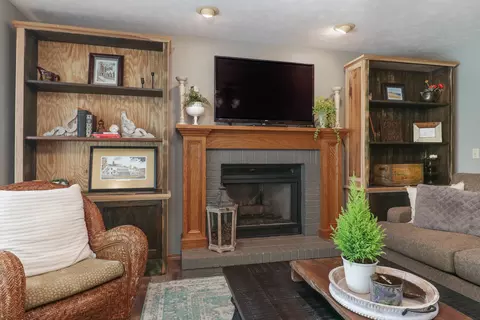 Living - 3203 Eagle Crest Rd, Bloomington, IL 61704 photo 4 of 4
