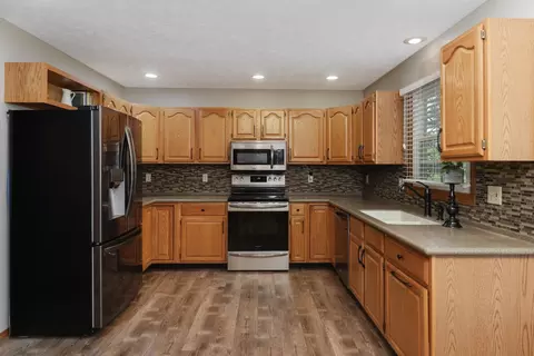Kitchen - 3203 Eagle Crest Rd, Bloomington, IL 61704 photo 2 of 3