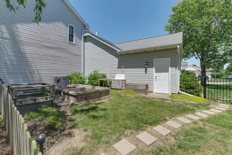 Exterior - 3203 Eagle Crest Rd, Bloomington, IL 61704 photo 11 of 13