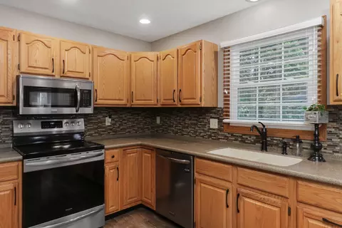 Kitchen - 3203 Eagle Crest Rd, Bloomington, IL 61704 photo 3 of 3