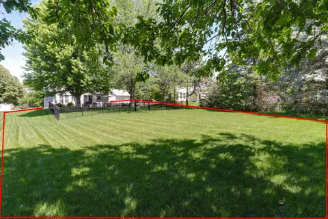Exterior - 3203 Eagle Crest Rd, Bloomington, IL 61704 photo 8 of 13