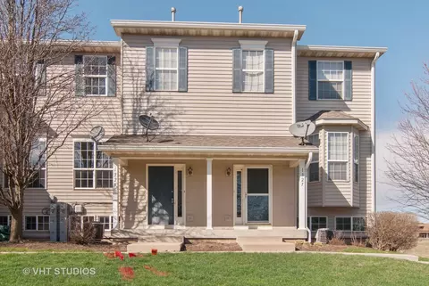 1325 Chestnut Ln, Yorkville, IL 60560