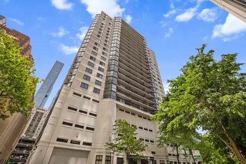 33 W Delaware Pl #22J, Chicago, IL 60610
