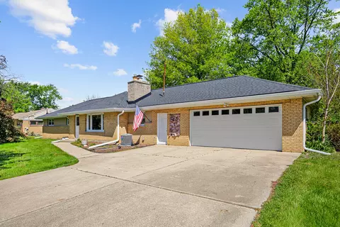 3256 Otto St, Lansing, IL 60438