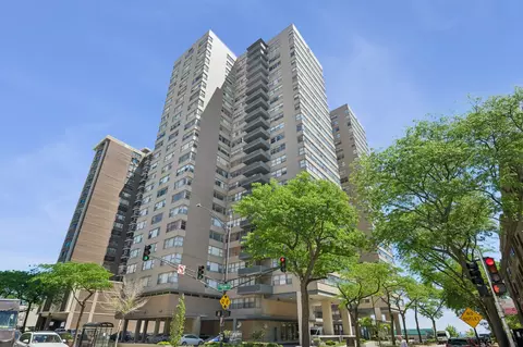 6301 N Sheridan Rd #11L, Chicago, IL 60660