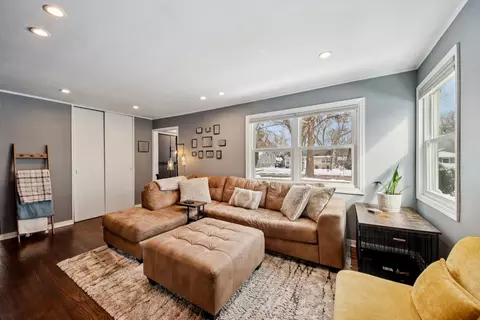 Living - 3107 Falcon Ct, Rolling Meadows, IL 60008 photo 1 of 3