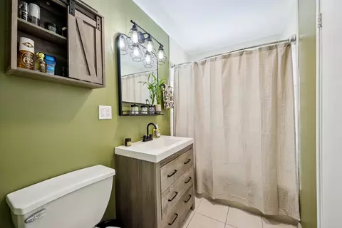 Bath - 3107 Falcon Ct, Rolling Meadows, IL 60008 photo 1 of 1